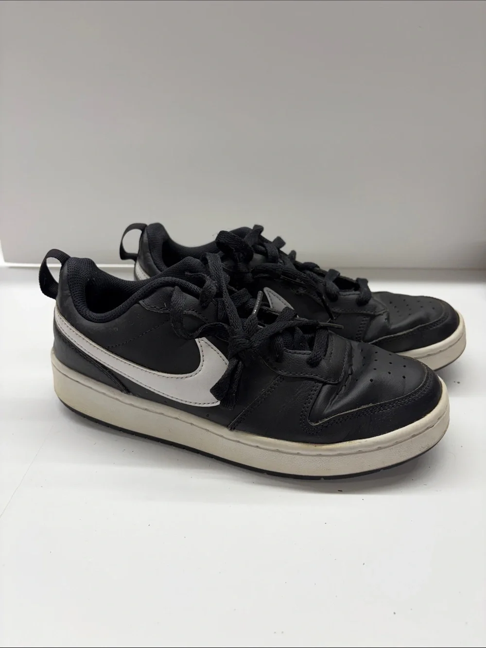 Used Nike Low-Top Sneakers Kids Size 6